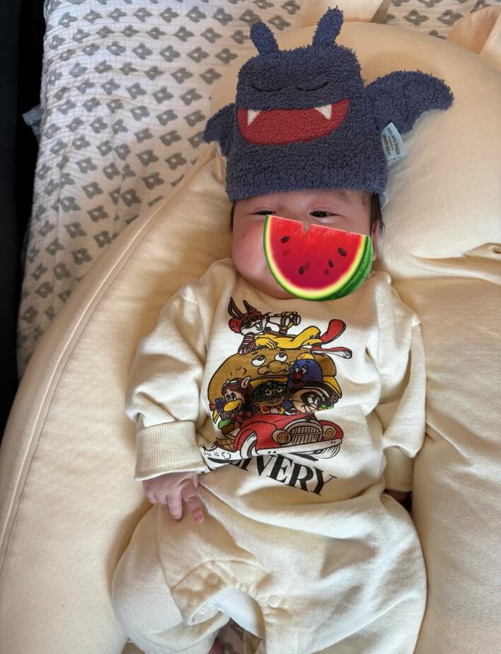 表現力すご」中川翔子 生後2ヵ月双子の弟の個性的なポーズを追加公開