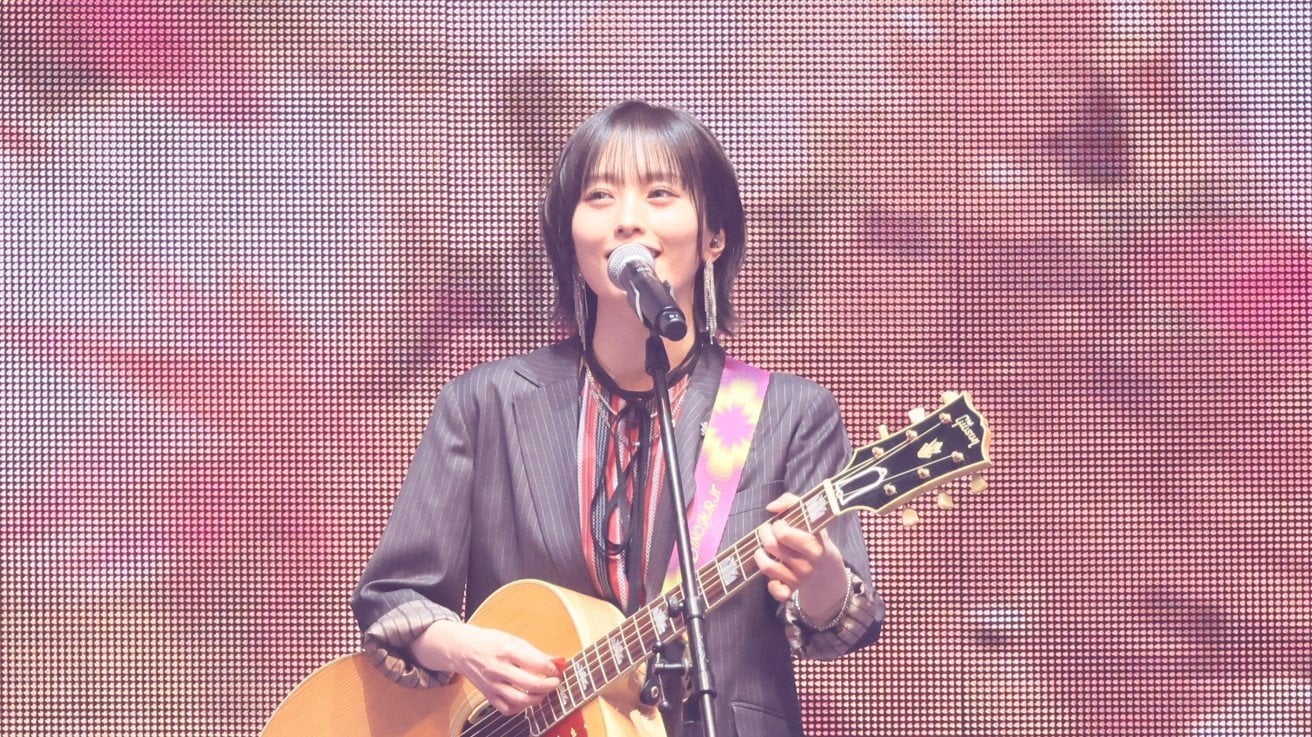 山本彩 『365日の紙飛行機』でギター生演奏で会場を魅了！AKB48の結成