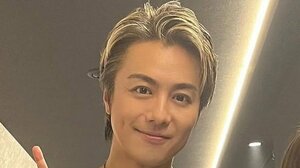 EXILE TAKAHIRO “そっくり”な両親との仲良し3ショットを公開！息子の親孝行に笑顔の両親の表情をよく見ると…