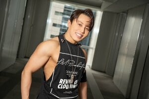 T.M.Revolution「THE FIRST TAKE」が驚異の2900万回再生！『HOT LIMIT』黒スーツ素材の変化と28年目の着地