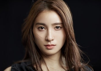 1児の母・土屋太鳳 朗読劇オフショットに「小さい家族ちゃんの後ろ姿とても可愛い」と反響！私服＆私物を使った準備の様子など公開