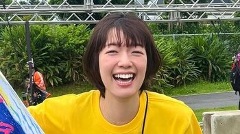 佐藤栞里 名前の由来となったアーティストのライブに家族と参戦！沖縄で豪快な食べっぷりを披露し「やっぱり食べてる姿が似合う」「こちらまで幸せな気持ちになります」