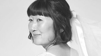 “1ヵ月で－8.5キロ” 川村エミコがウェディングドレス姿のモノクロ写真公開！はじける笑顔のショット連発に「結婚か〜って思っちゃいました」