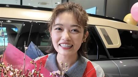 井上咲楽 “衝動買い”した人生初の愛車を披露！最新のカーナビに大興奮する様子や初運転を楽しむ姿も「咲楽ちゃんに合う車だね」