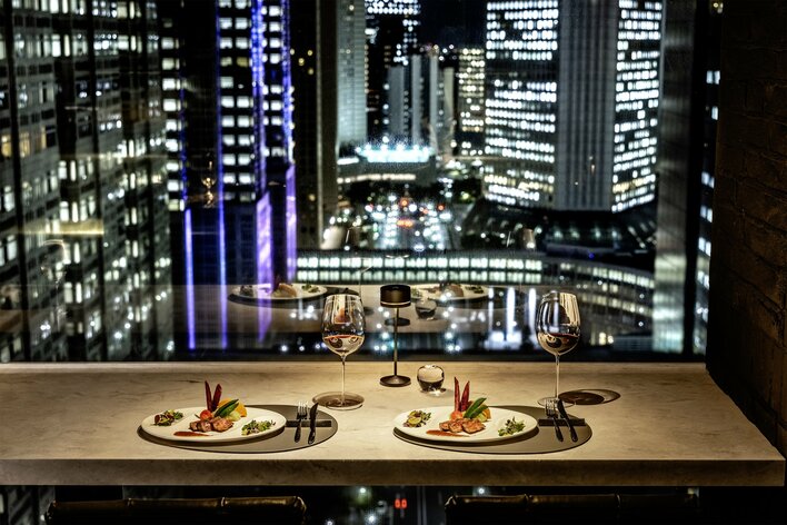 【新宿ワシントンホテル】夜景と融合した大人の空間で 心躍るひとときを・・・「MANHATTAN TABLE」　待望のディナー営業1月19日（月）予約開始、2月1日（日）営業開始