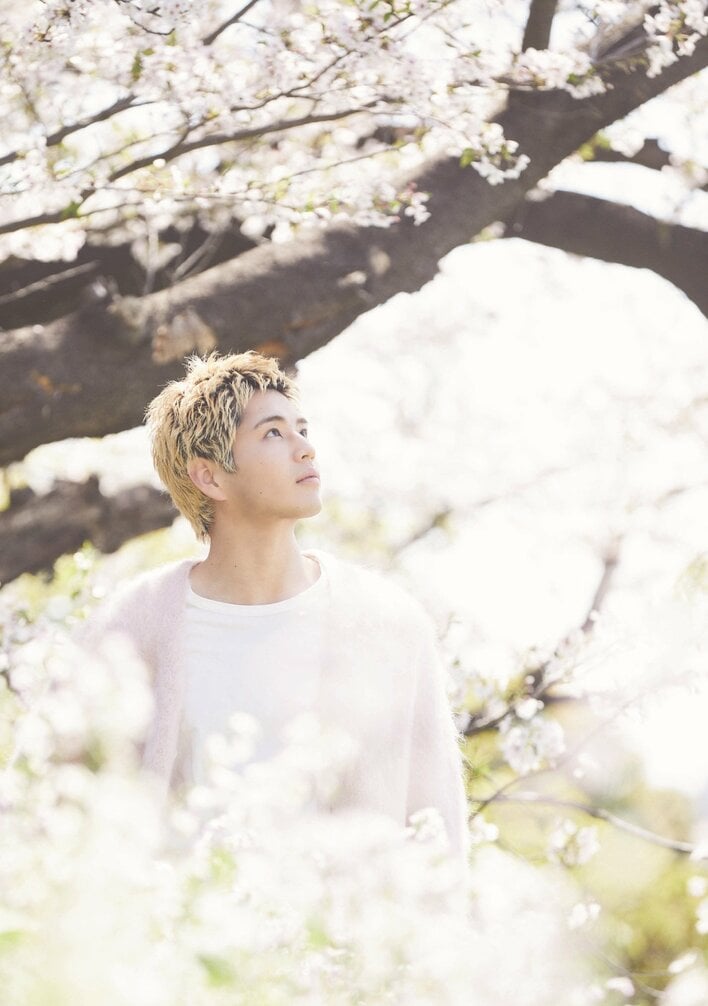 中沢元紀「なんだか恥ずかしさもありますが」ファースト写真集で見せた