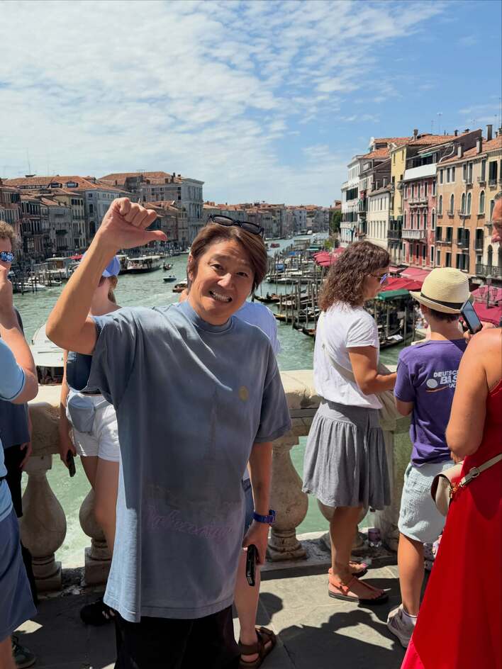 近藤真彦 人生初ヴェネツィアでの“絵になる”ショットに反響！イタリア