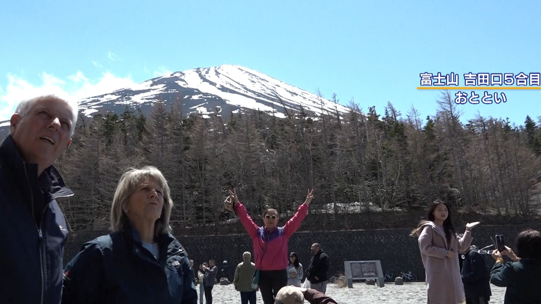 GW】富士山5合目 観光客殺到 多くが外国人 閉山知らずに登山道へ向かう