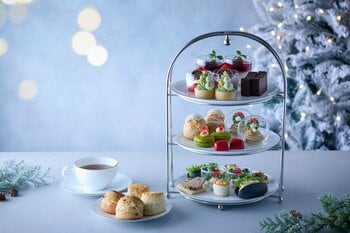 【ウェスティンホテル東京】クリスマスの装いをまとった華やかなスイーツやセイボリーを堪能する「クリスマス ウィークデイ アフタヌーンティー」＆「クリスマス アフタヌーンティー」