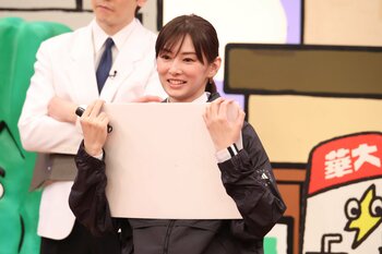 北川景子「恋人へのプレゼントの定番といえば…手袋」に一同爆笑！はからずも“完璧な大喜利”回答連発で塚地武雅＆華大千鳥メンバーが脱力