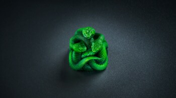 すべてのキーを、ひとつの芸術作品に――Razer、Artisan Keycap - Triple-Headed Snake Editionを発表