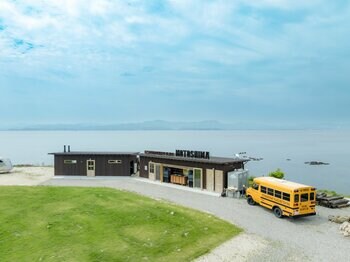 【リゾートグランピングドットコム新掲載】島根の貸切無人島を1日1組で独占するリゾート「EXTRAORDINARY PLACE MOTOSHIMA ～エクストラオーディナリー プレイス モトシマ～」