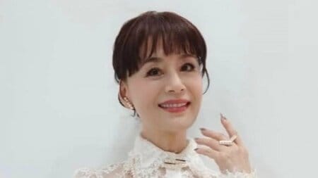 大地真央 “着物姿の愛猫”に囲まれた年賀状を公開！「えっ！！すご」カメラ目線の4匹それぞれの個性感じる麗しい5ショットに反響