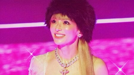 「すんごい豪華」浜崎あゆみ 自宅の巨大クリスマスツリー2本を披露！大きなトナカイ&プレゼントBOX飾ってパワーアップ「息子ちゃん達嬉しいやろなぁ」