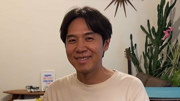 ロッチ・コカド 生地にあふれた自宅を“初公開”！裁縫用の大量の布や糸などが整頓された趣味の部屋に「めちゃキレイ」「見習います」と反響