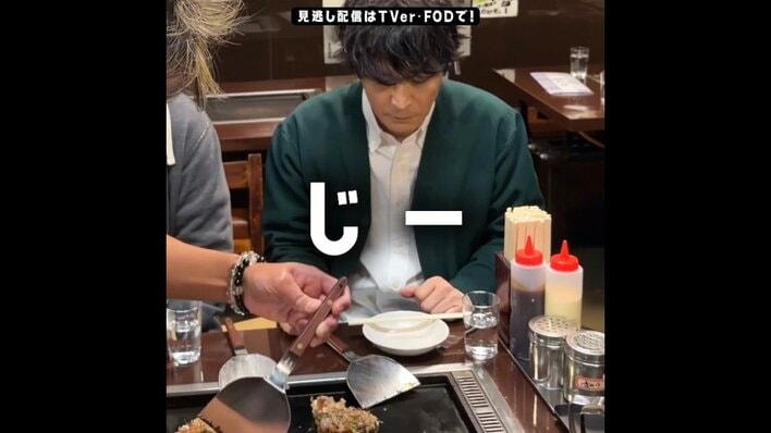 【実際の投稿】ワンコのような可愛さ！？“好物”を見つめる津田健次郎の動画を見る