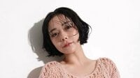 「ビジュ天才！！」村重杏奈 色気あふれる“もちふわボディ”を披露！ニットの大きな編み目から素肌チラリ「いいオンナ感が出まくり〜！」