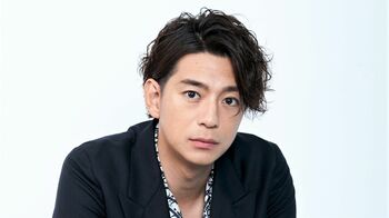 『M』に続きプロデューサー役の三浦翔平 制服姿で壁ドンも！？「まさか30歳過ぎて…」