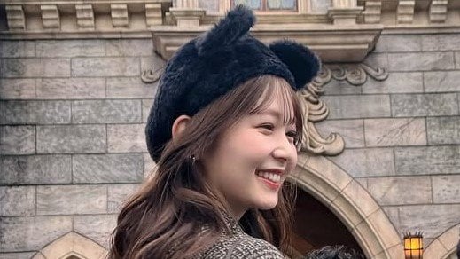 「脚長っっつ！！！」久間田琳加 超ミニ丈ボトムスで美脚披露！スタイル際立つディズニー満喫ショットに「眩しい」「ぜんぶが憧れ」