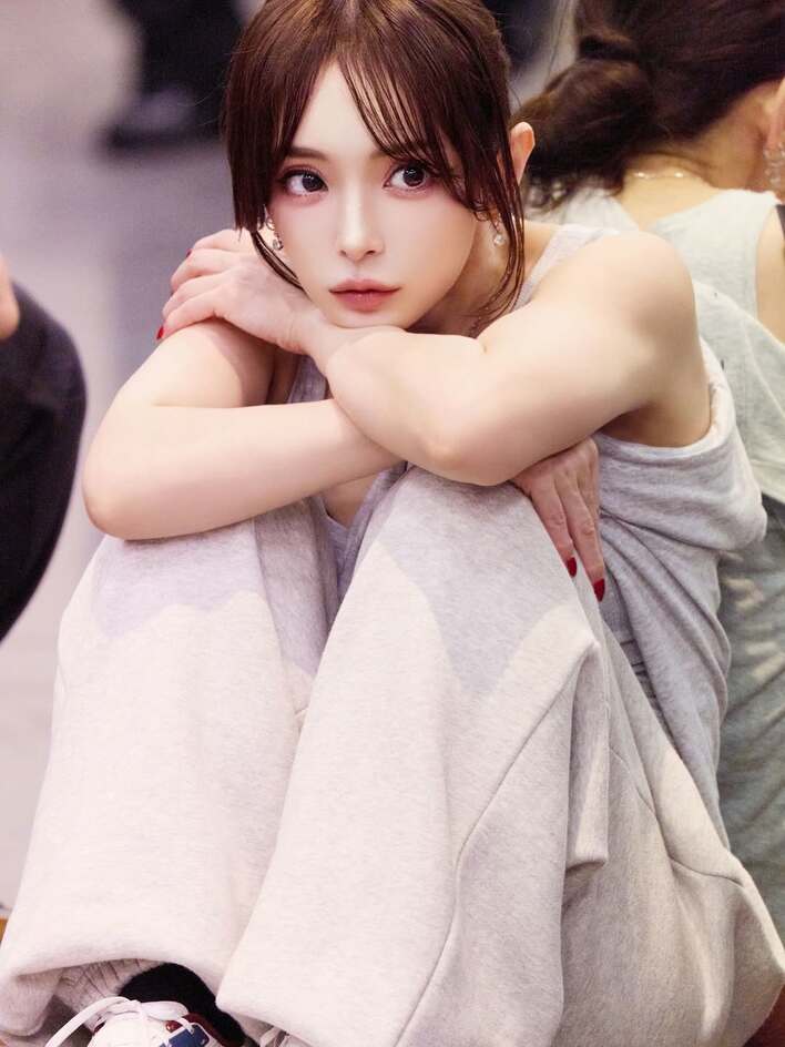 筋肉が美しい」浜崎あゆみ 美くびれ際立つオフショット披露