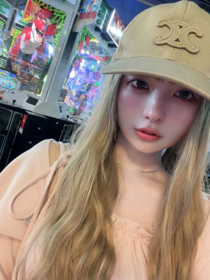 ゲーセンにいるの！？」益若つばさ 18歳息子と“表参道デート”ショット