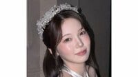 NiziU・AYAKA 美背中際立つ“花嫁”ショットを披露！“ビーナスライン”輝く白ドレス姿に「結婚式思い浮かべて泣いてる」「透明感えぐすぎる」