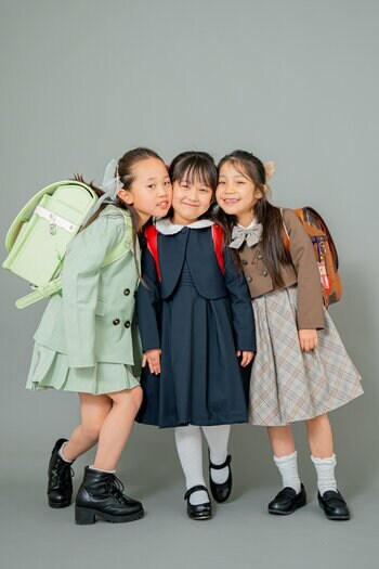 【入学入園の記念に】カメラマンがいないから子供が泣かない。ファミリー専門セルフフォトスタジオ「INAI LIFE」が期間限定予約受付開始