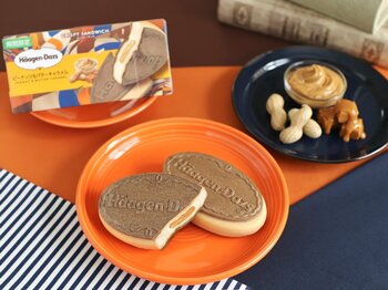 【ハーゲンダッツ】甘じょっぱさと香ばしさのハーモニーで“やみつき”に！　クリスピーサンド『ピーナッツ＆バターキャラメル』　8月18日(火)より期間限定新発売！