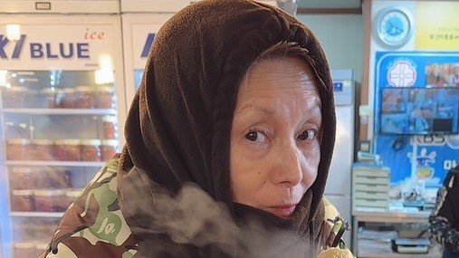 “リアル湯婆婆”夏木マリ “千と千尋の神隠し”な韓国市場で「子豚にしてやろうな一品」披露！インパクト抜群のグルメの数々に「美味しそう」