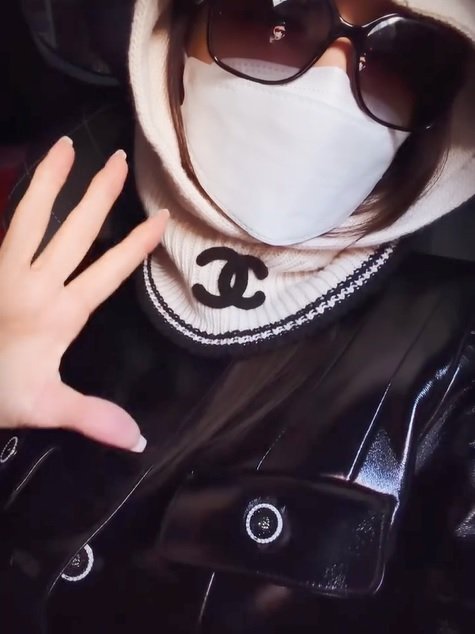 誰かわからんかった」浜崎あゆみ 全身隠した“完全装備”姿に反響