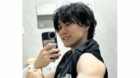 「えぐすぎる」人気若手芸人が意外な“筋肉比較画像”を公開！ナイチンゲールダンス・ヤス 1年の肉体変化に「デカくなってる！」と反響 