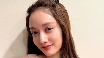 「見惚れてしまう」谷まりあ ピンクのノースリーブ姿披露 ヴィトンバッグ＆ジュエリー着こなしに「お人形さんかと思った」とファン歓喜