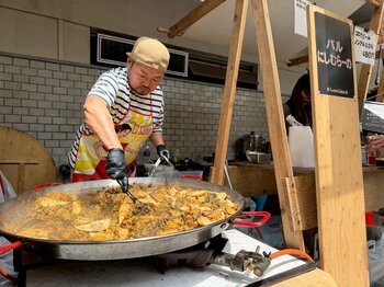 【開始1時間半で完売】老舗建設会社の自社ビルが都市と地方をつなぐ舞台に。京都・福知山の人気イベント『Farmers Tables』が大阪中津『西田ビル』で開催されました。