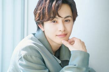 草川拓弥が櫻井海音と初のバンドマン役に奮闘！「スタンドマイクの前で歌っている自分の姿がすごく不思議」