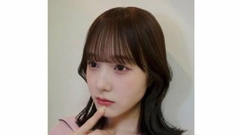 本田紗来 　おなかチラ見せの甘辛コーデや大胆に美肩をのぞかせた大人な雰囲気漂うショットに「かわいすぎる」とファンもん絶