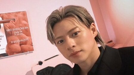 「芸術作品みたい」平野紫耀 顔立ちが際立つ“国宝級”ショットにファン悶絶！サングラスで髪を上げたクールな横顔に「毛流れまで天才」