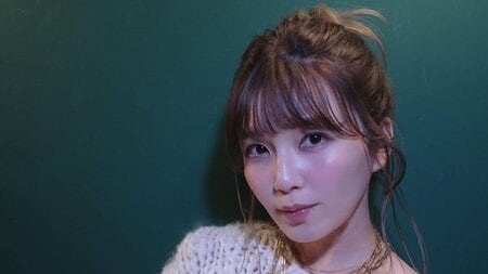 「ママとは思えない」宇野実彩子 ミニ丈ワンピの美脚際立つ衣装姿披露！スタイル際立つ全身紫のガーリーなコーデに「ほんとに産後ー！？」