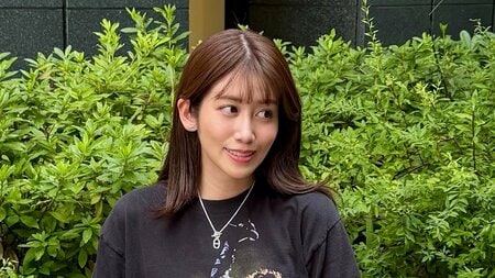 中川安奈「拡大すると…」妹撮影の古着×美脚コーデ披露も“お邪魔虫”が乱入！？太もも注目のまさかのショットに反響