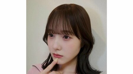 本田紗来 　おなかチラ見せの甘辛コーデや大胆に美肩をのぞかせた大人な雰囲気漂うショットに「かわいすぎる」とファンもん絶