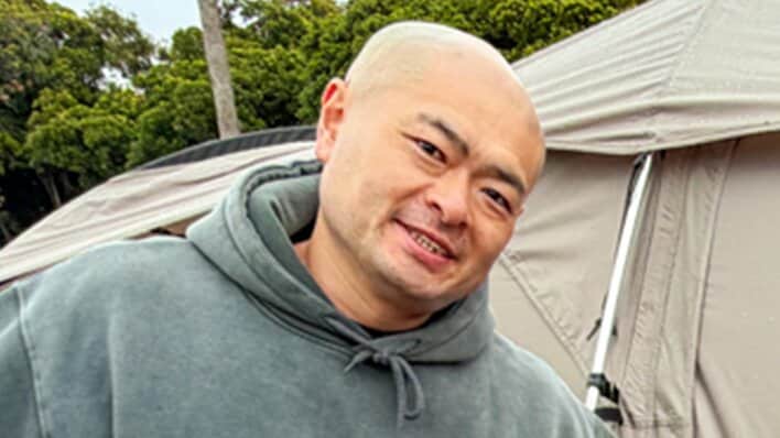 あばれる君 二度見必至の日焼けショット公開！服を脱いでもくっきりな姿に「タンクトップ着てる？」「脱いでる…よね…」とファン困惑