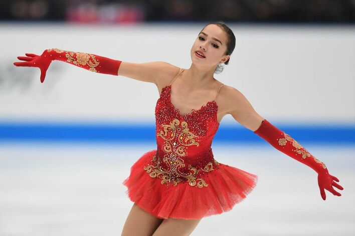 ザギトワ(22)変貌っぷりに大絶賛 フィギュア金から6年…ヘソ出し