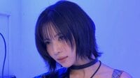 NiziU・MAYA 美脚見せミニスカ×タイツのロックスタイル披露！ギター持ち圧倒的オーラを放つ姿に「語彙力無くなるくらいかっこいい」