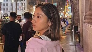 みちょぱ ラスベガスで超アメリカンなモリモリジャンクフード公開！ピンクのシャツで夜の街を歩く姿に「どの街でも絵になる」と反響