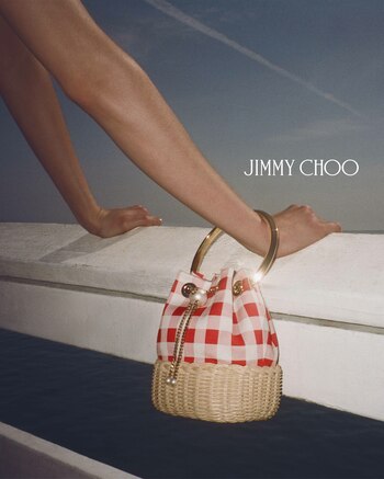 JIMMY CHOO、リヴィエラ 2026 カプセルコレクションのキャンペーンを公開