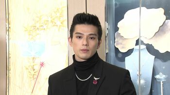 新田真剣佑が“めざましくん”と高額ペアルック姿を披露！「おそろいで指輪を着けてきました」