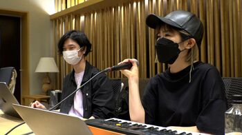 100回以上のオリコン1位獲得！ヒットメーカーの岡嶋かな多に密着