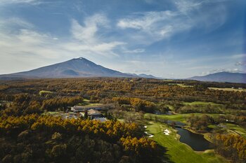 北軽井沢の紅葉・天然温泉・美食を満喫する秋の宿泊プラン「All-inclusive Resort Stay」