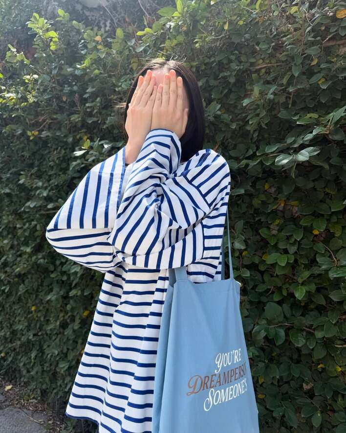 【画像5枚】「スッピン？」「15分前まで寝てた雰囲気あまり無い」と反響！八木莉可子「15分前に起きました」ポーズに奮闘するおちゃめなショットなどを見る