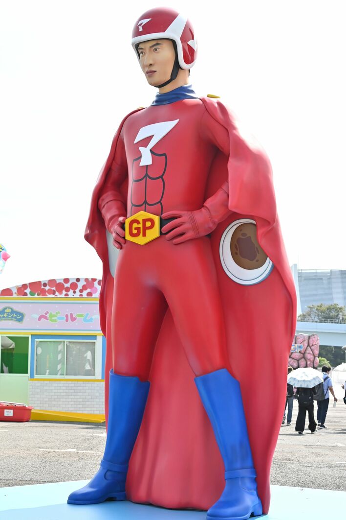 3.8mのマッサマン像が来場者をお出迎え！「ドッキリGP」「逃走中