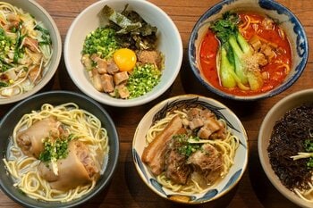石垣島に“夜も楽しめる八重山そば酒場”誕生。地元食文化を令和スタイルで再編集する「八重山そば酒場 東風平」が新規オープン